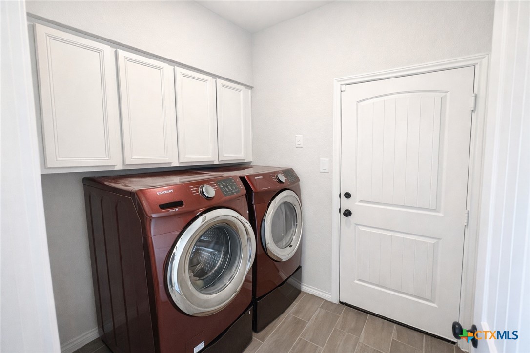 1201 Roma Street Harker Heights, TX 76548 - Photo 22 of 33 a utility room with dryer and washer