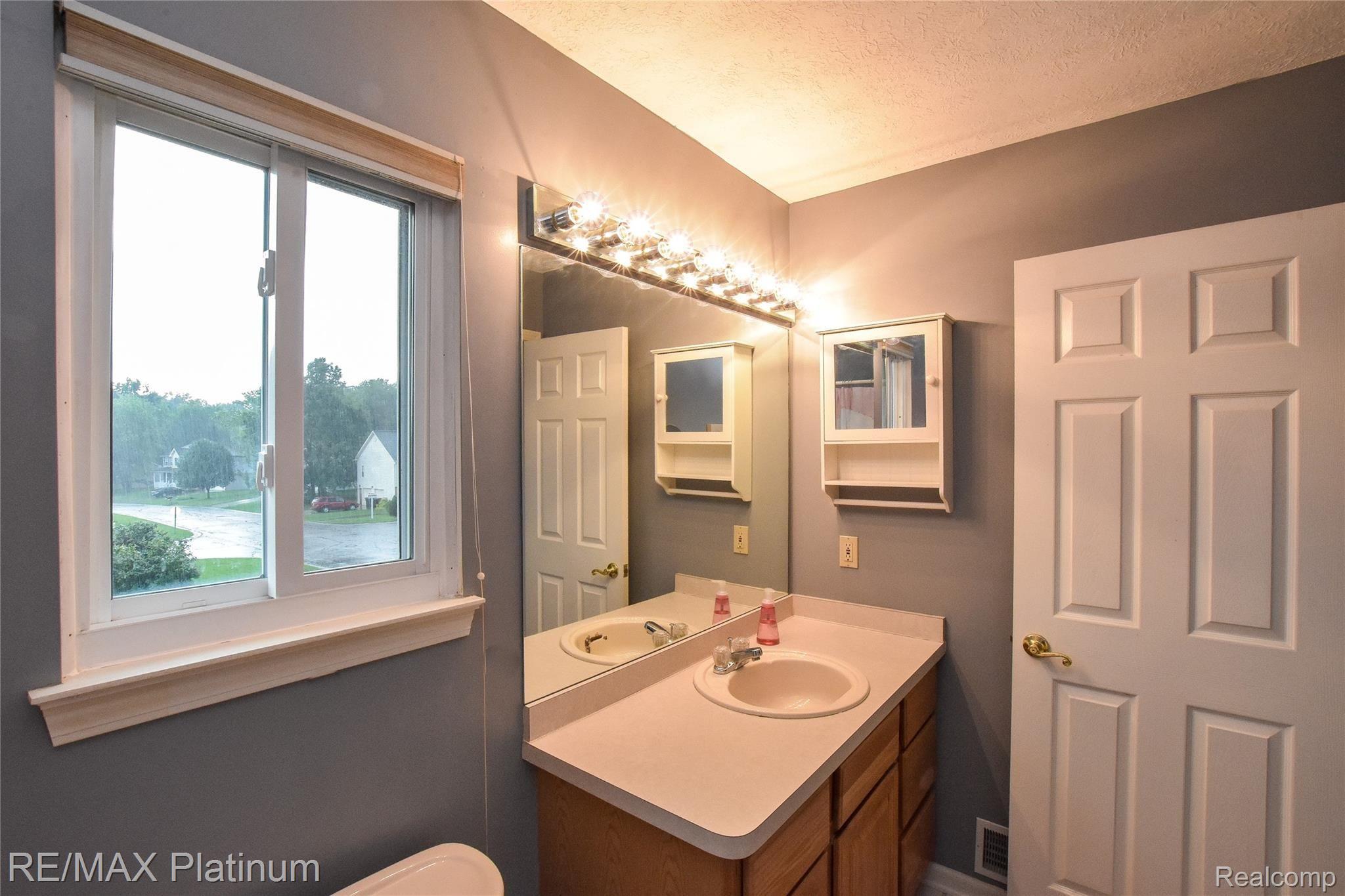 2381 Summit Cedar Howell, MI 48855 - Photo 21 of 32 DSC_8625.jpg