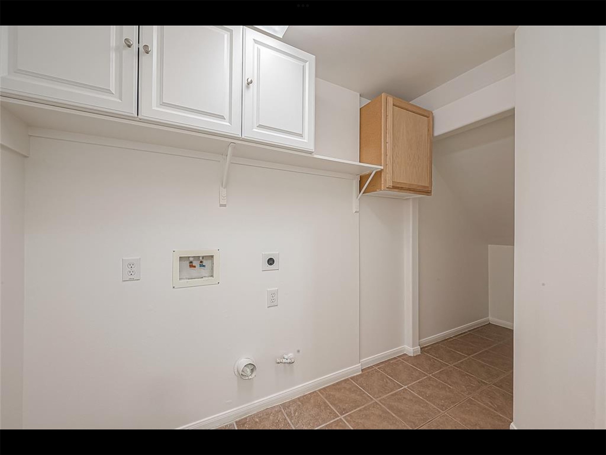10819 Waterfern Court Houston, TX 77064 - Photo 20 of 37 a view of kitchen with marble wall
