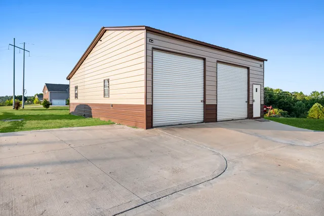 $599,000 | 5215 Watkins Ford Road, Southside, TN 37171