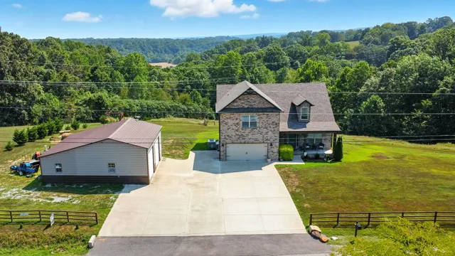 $599,000 | 5215 Watkins Ford Road, Southside, TN 37171