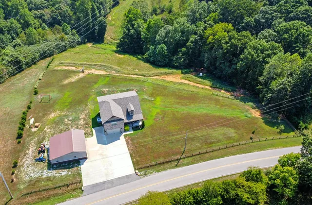 $599,000 | 5215 Watkins Ford Road, Southside, TN 37171