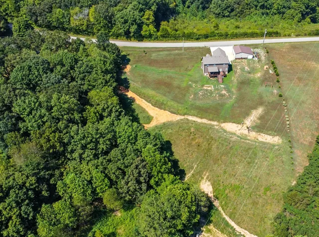 $599,000 | 5215 Watkins Ford Road, Southside, TN 37171