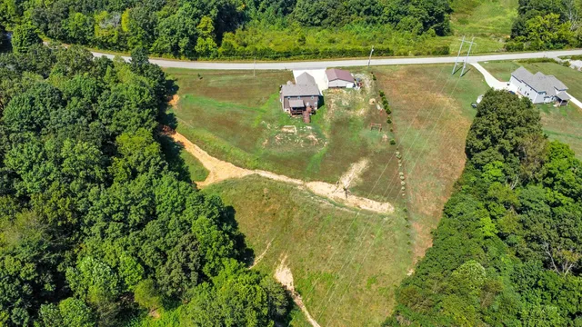 $599,000 | 5215 Watkins Ford Road, Southside, TN 37171