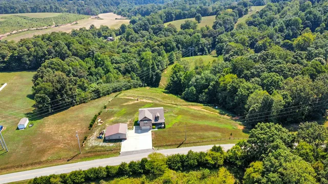 $599,000 | 5215 Watkins Ford Road, Southside, TN 37171