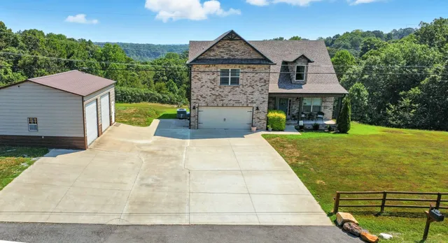 $599,000 | 5215 Watkins Ford Road, Southside, TN 37171