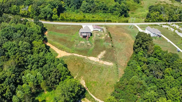 $599,000 | 5215 Watkins Ford Road, Southside, TN 37171