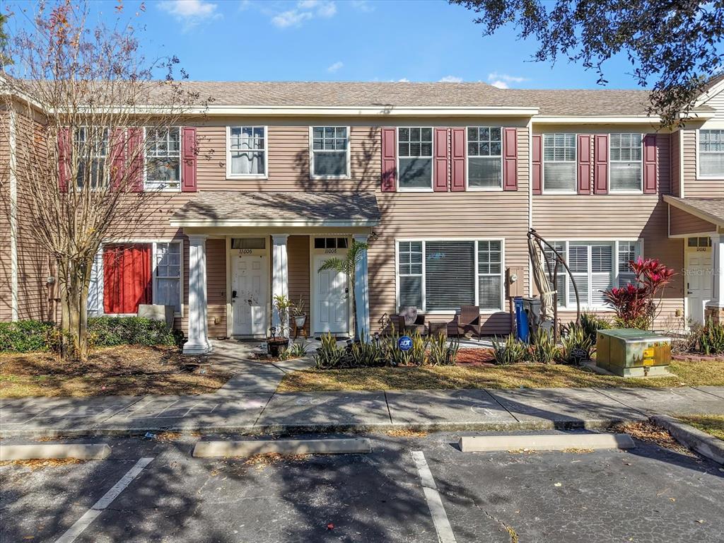 11008 Black Swan Court Seffner, FL 33584 - Photo 3 of 32 a front view of multiple houses