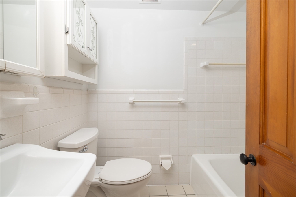 557 Dutton Road, Unit 2 Sudbury, MA 01776 - Photo 12 of 31