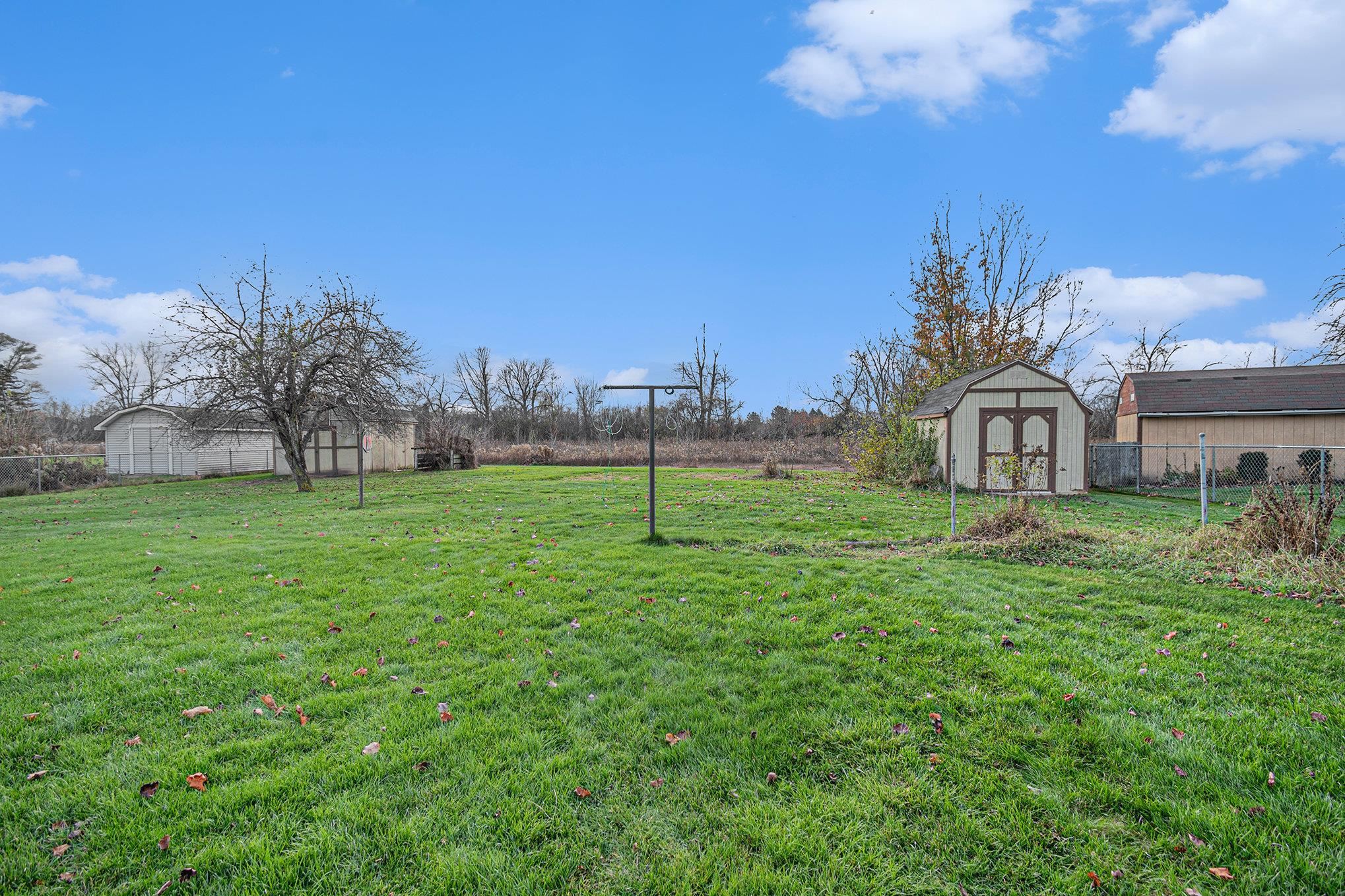 4825 Locust Road Saginaw, MI 48604 - Photo 26 of 28 1929128-b56dcd38-efe3-430a-a721-d4671c09fc1d.JPG