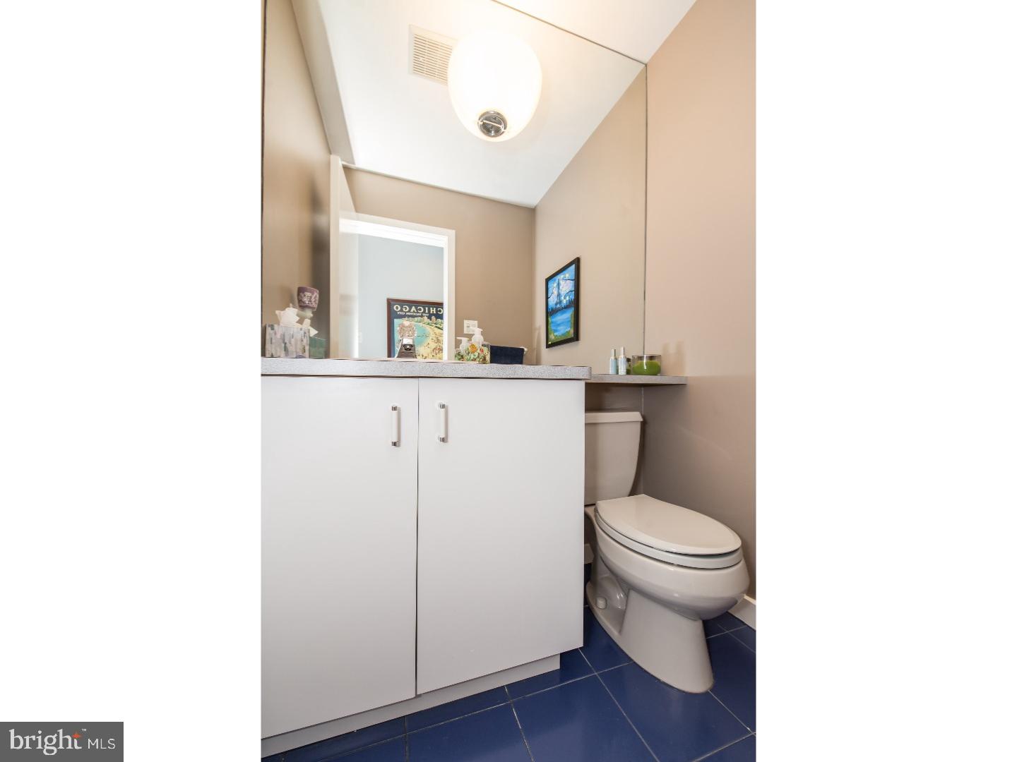 438 Spruce Street Philadelphia, PA 19106 - Photo 11 of 25 Half Bath