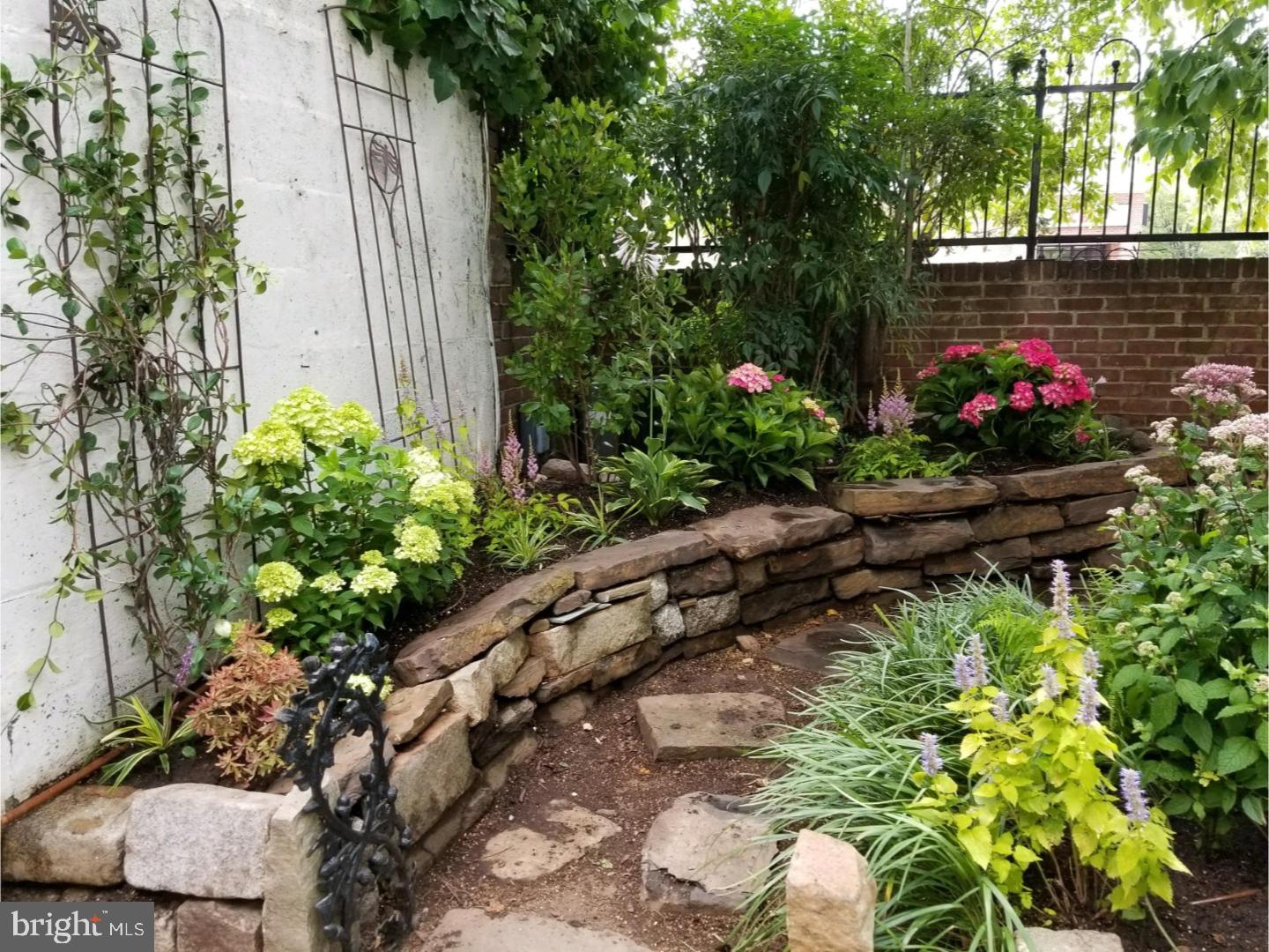 438 Spruce Street Philadelphia, PA 19106 - Photo 13 of 25 Garden