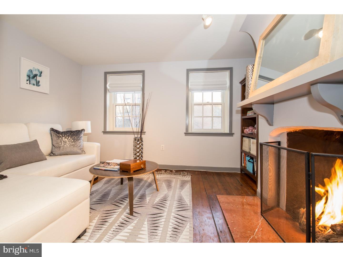 438 Spruce Street Philadelphia, PA 19106 - Photo 16 of 25 Den