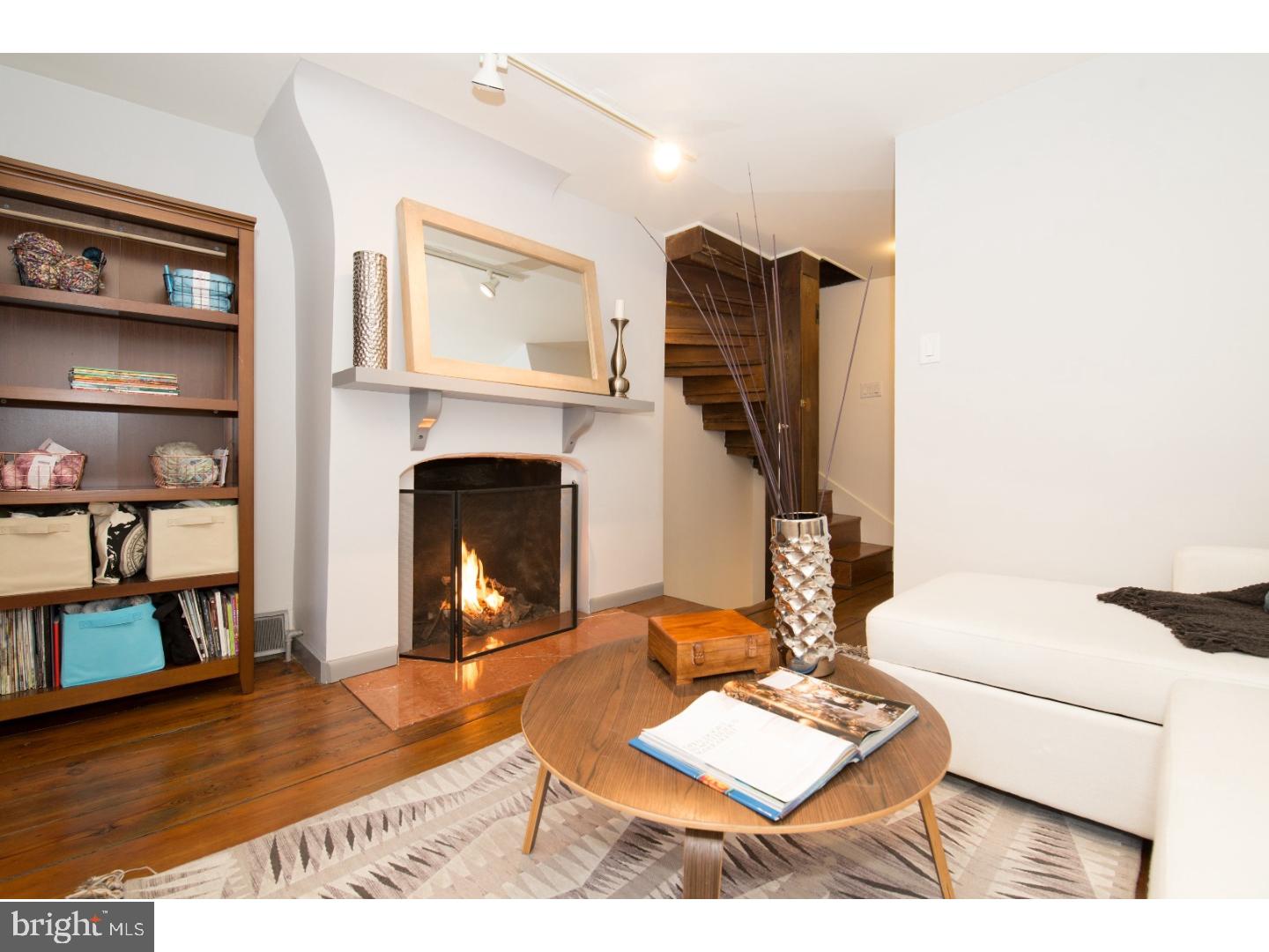 438 Spruce Street Philadelphia, PA 19106 - Photo 17 of 25 Den
