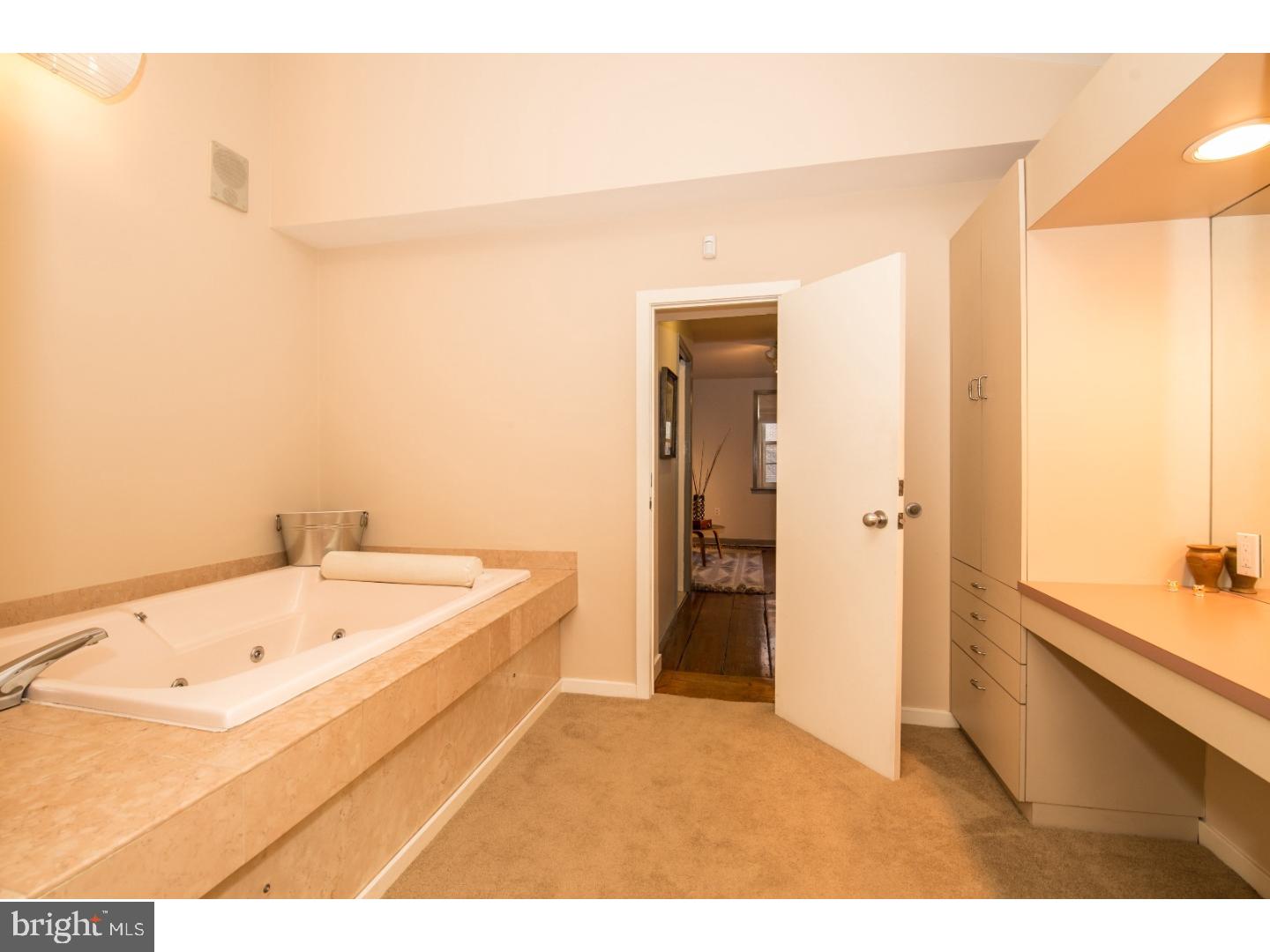 438 Spruce Street Philadelphia, PA 19106 - Photo 22 of 25 Master Bedroom