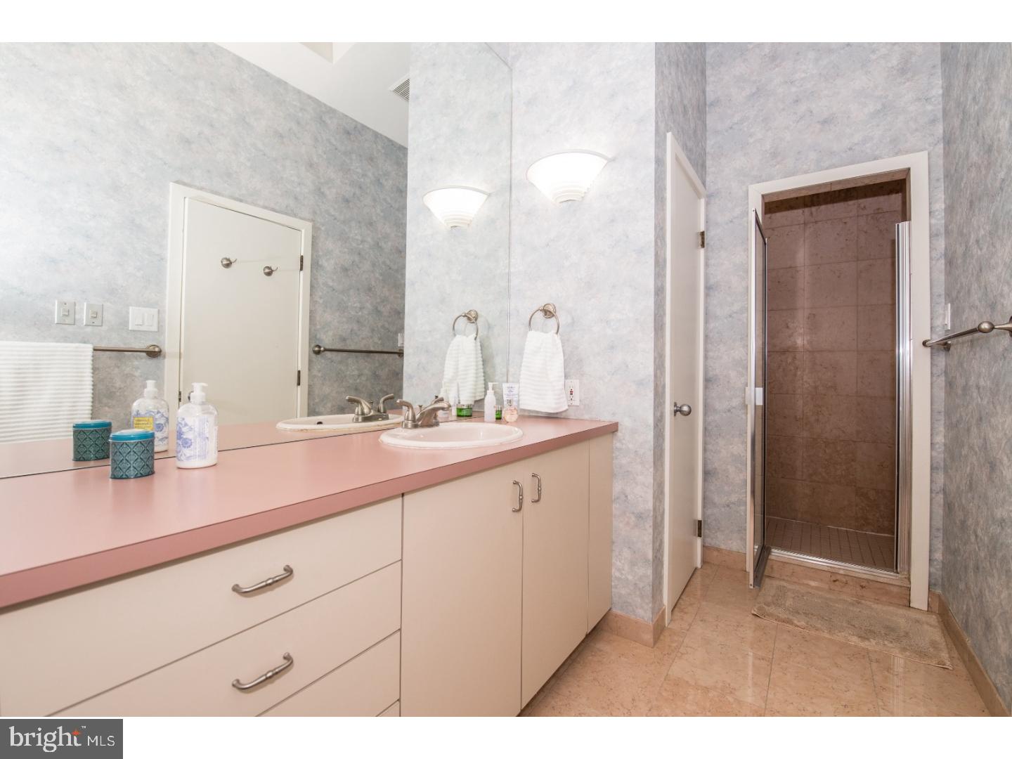 438 Spruce Street Philadelphia, PA 19106 - Photo 23 of 25 Master Bathroom