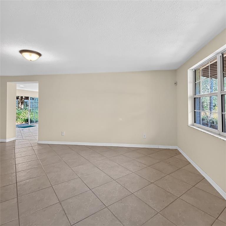 17220 Estes Road Lutz, FL 33548 - Photo 10 of 25