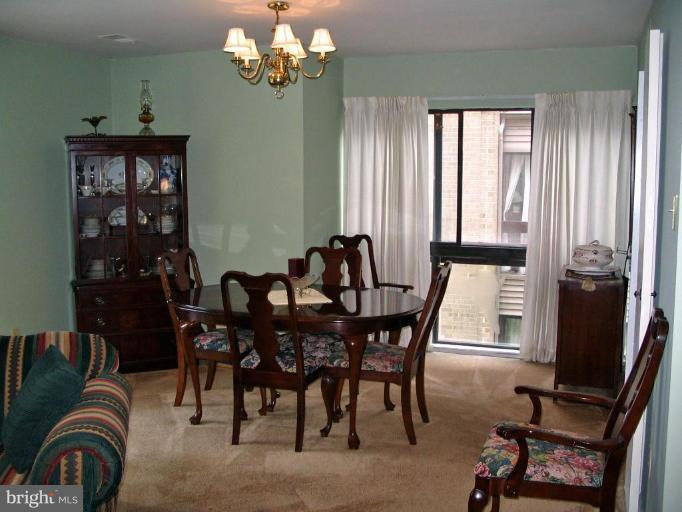 11636 Ivystone Court, Unit 2/002 Reston, VA 20191 - Photo 11 of 15 Dining Area