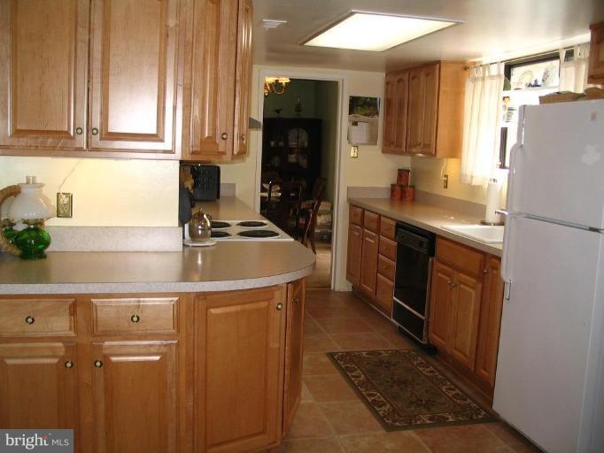 11636 Ivystone Court, Unit 2/002 Reston, VA 20191 - Photo 10 of 15 Kitchen