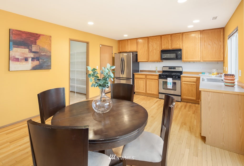 314 Harrington Avenue Southeast Renton, WA 98056 - Photo 8 of 24 Gallery Image 8