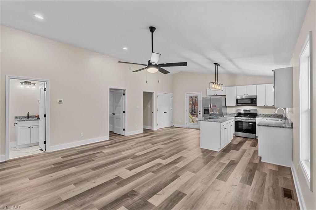 2953 Little Creek Road Thomasville, NC 27360 - Photo 6 of 40