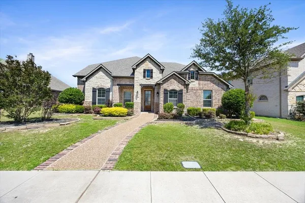 $470,000 | 134 Pinewood Avenue, Red Oak, TX 75154