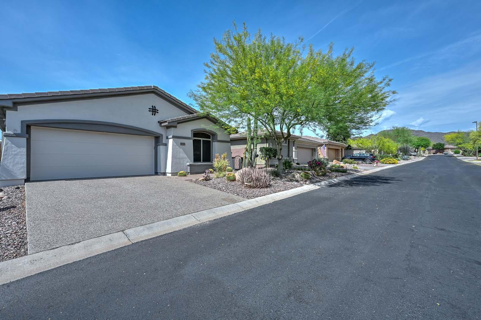 41418 North Clear Crossing Road Anthem, AZ 85086 - Photo 43 of 43 a backyard of a house with table and chairs