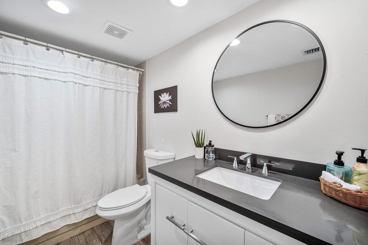 6078 Glendale Drive Boca Raton, FL 33433 - Photo 21 of 53 Bathroom