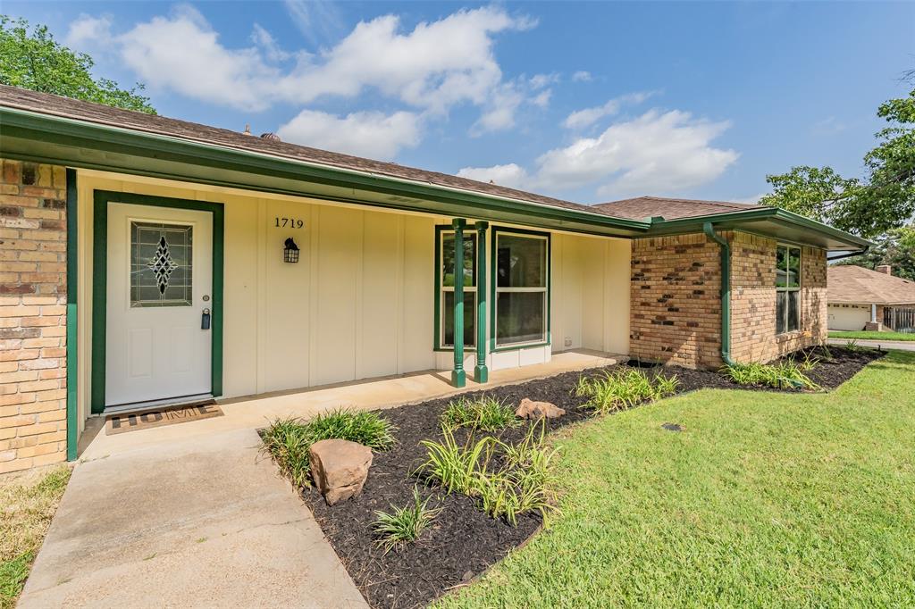 1719 Sagebrush Trail Grapevine, TX 76051 - Photo 2 of 37