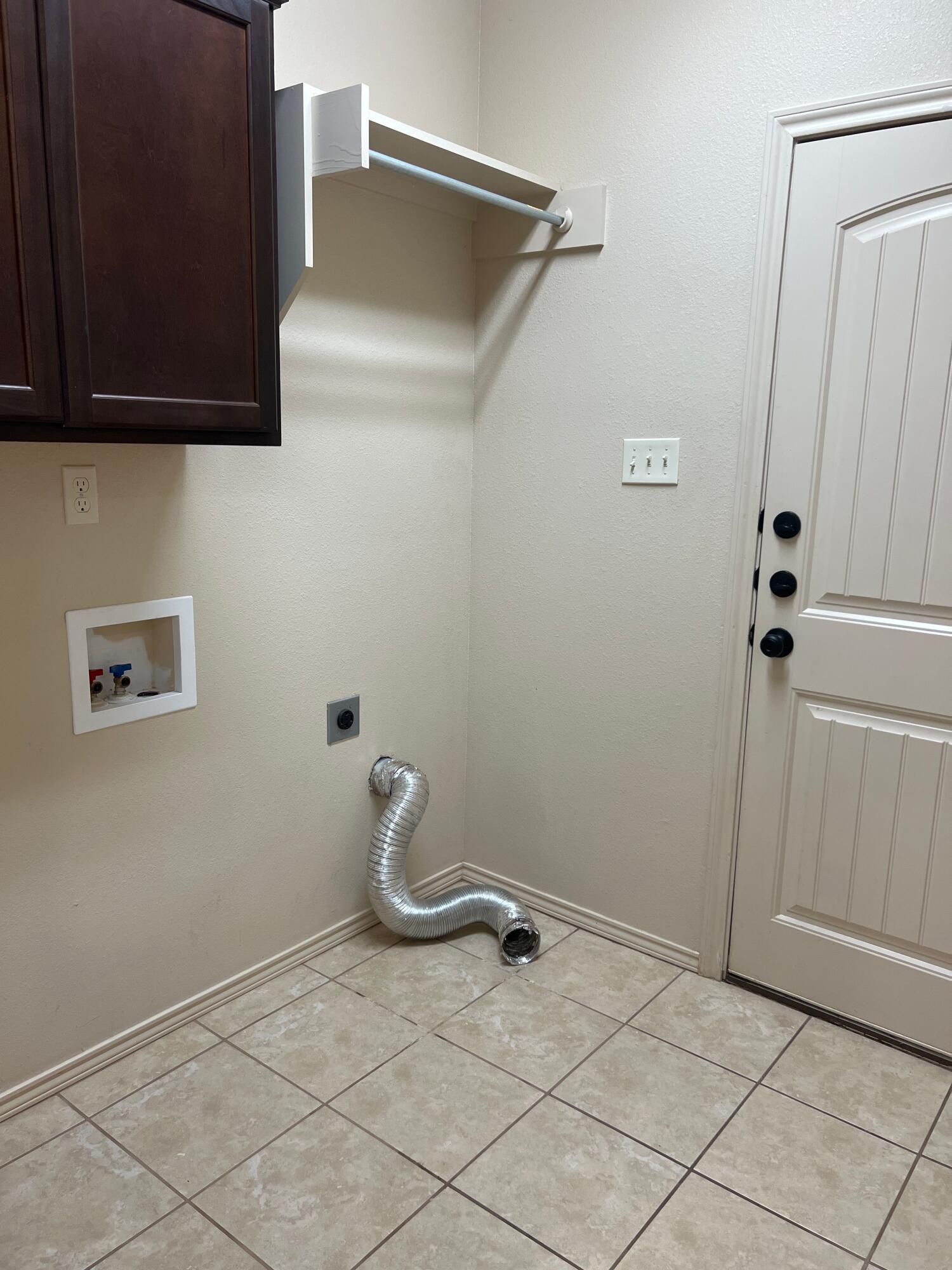 3204 112th Street Lubbock, TX 79423 - Photo 12 of 13 Laundry