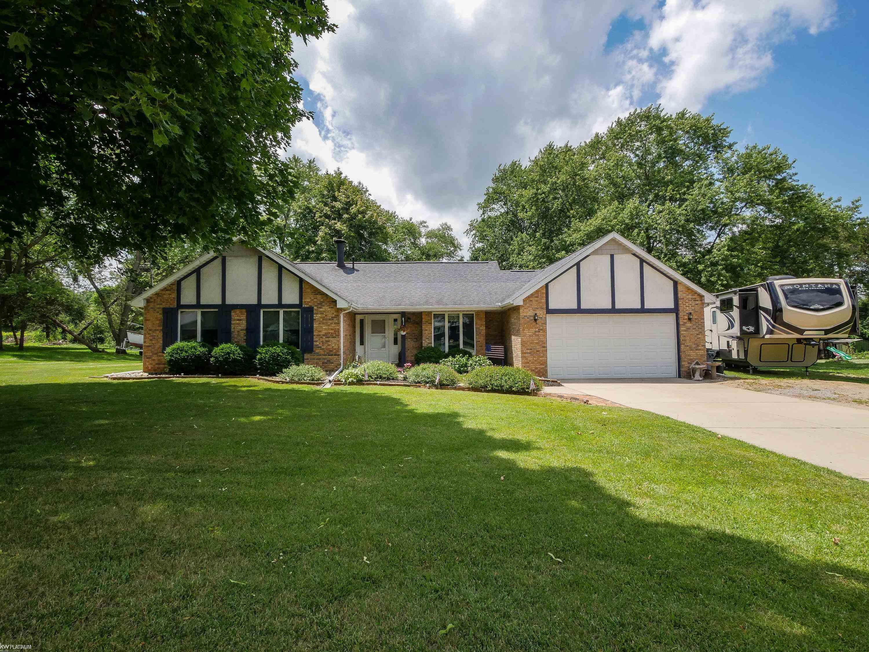 8468 Rondale Drive Grand Blanc, MI 48439 - Photo 4 of 40
