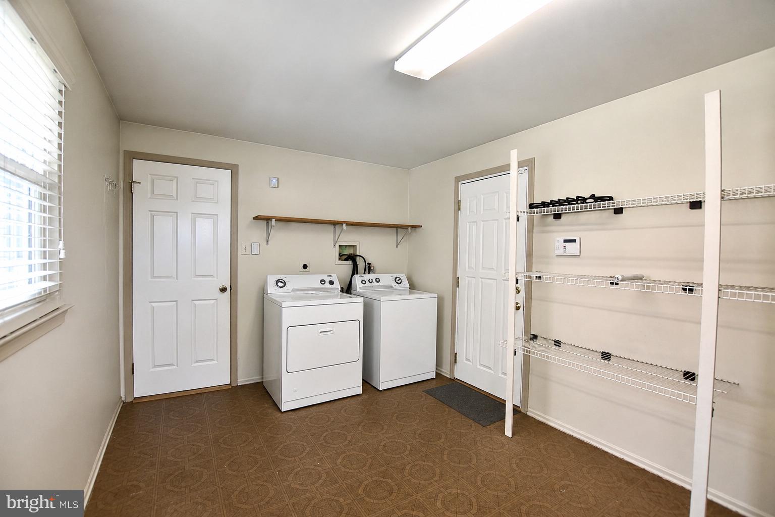 44 Brookline Clementon, NJ 08021 - Photo 33 of 35 Laundry/Mudroom