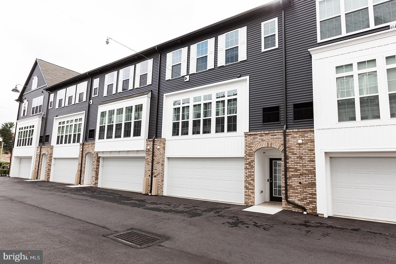 218 Mayer Place Lancaster, PA 17601 - Photo 3 of 63