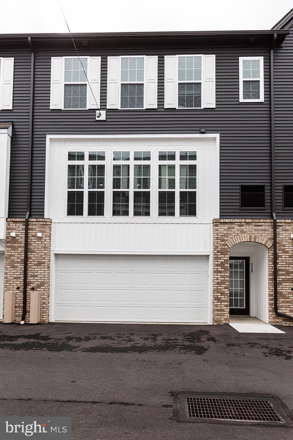 218 Mayer Place Lancaster, PA 17601 - Photo 4 of 63