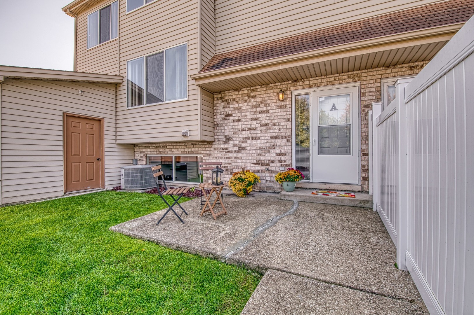 242 Park Ridge Lane, Unit A Aurora, IL 60504 - Photo 2 of 24