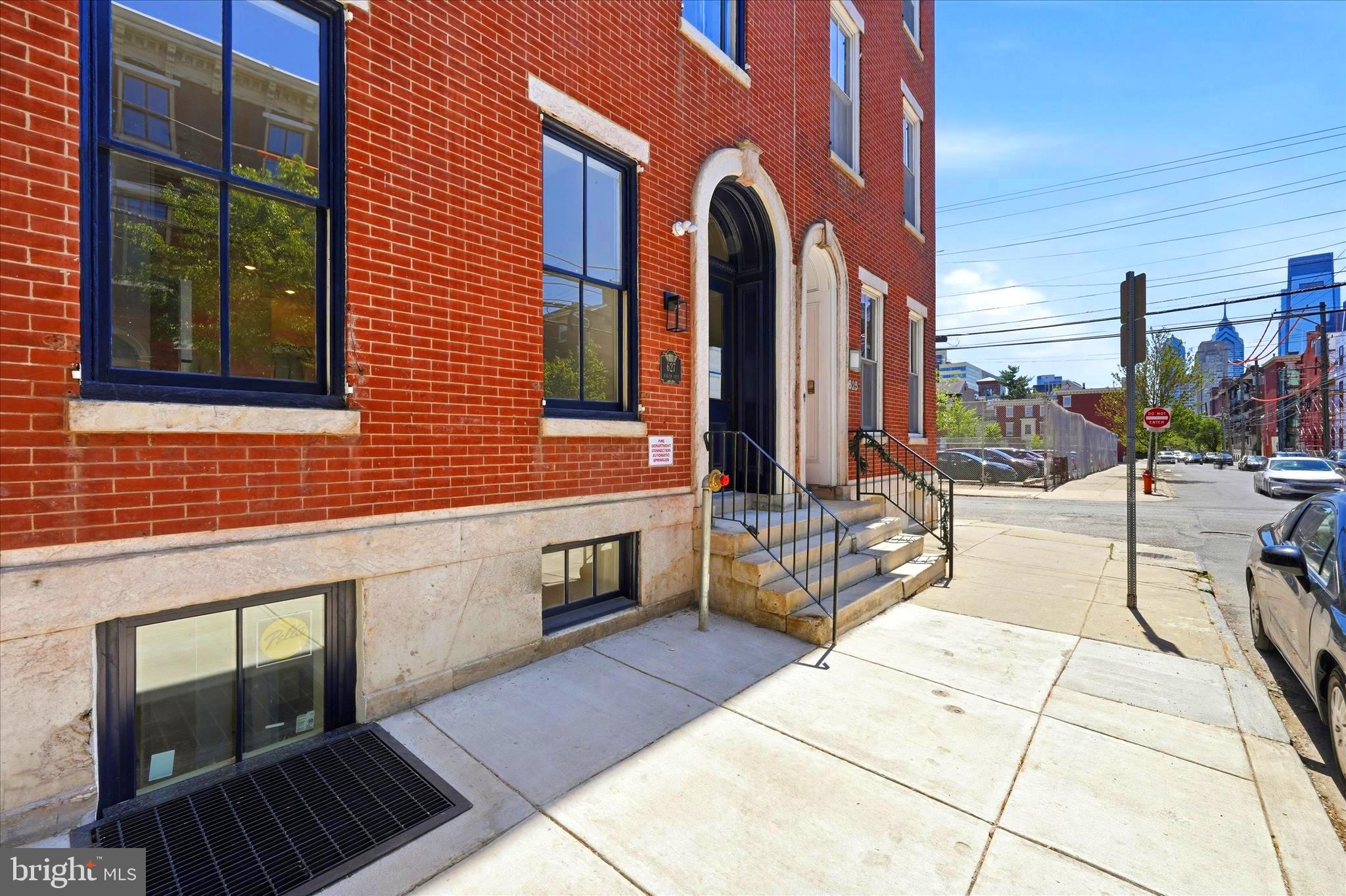 627 North 16th Street, Unit 302 Philadelphia, PA 19130 - Photo 1 of 12