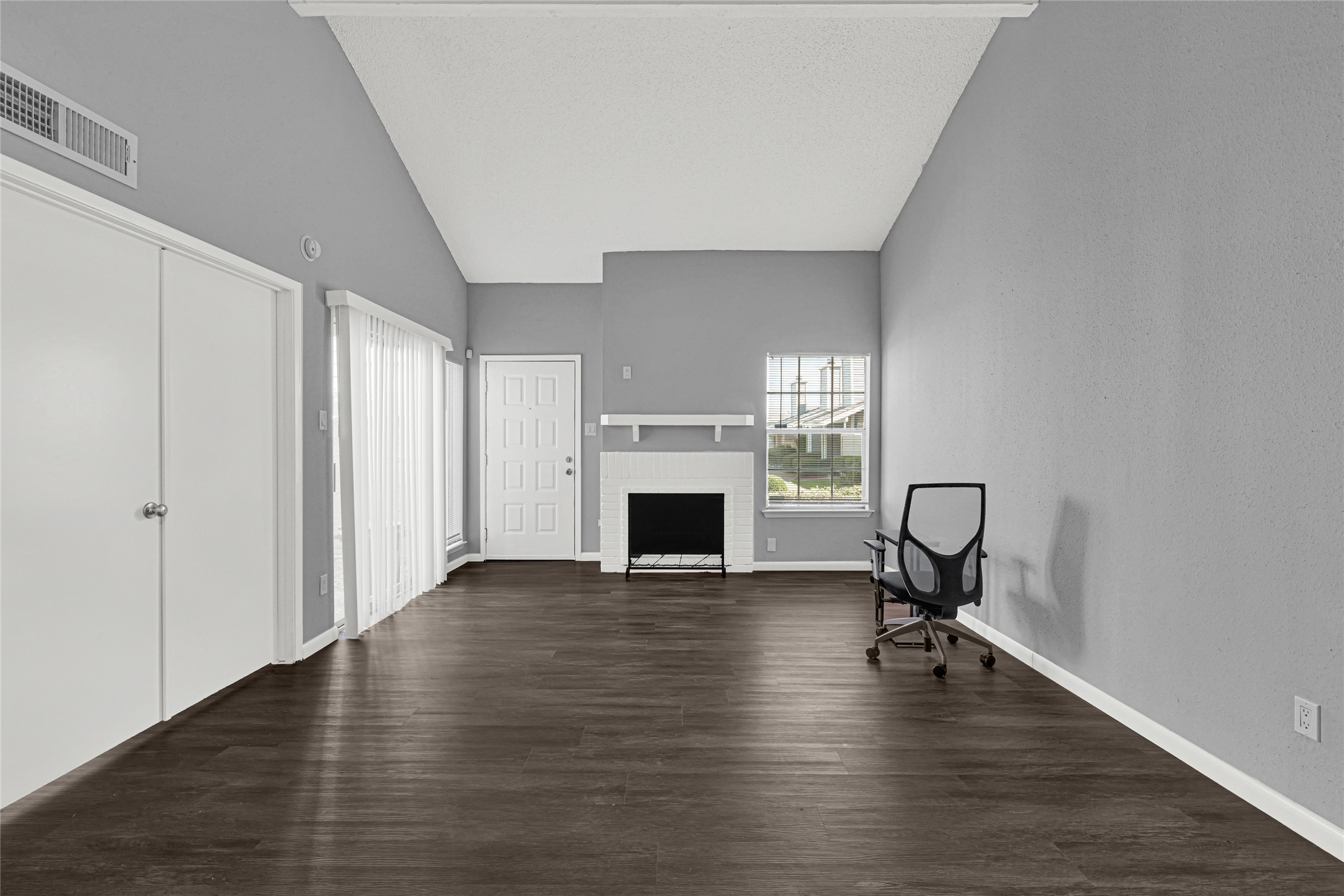 12111 Lemon Ridge Lane, Unit 121 Houston, TX 77035 - Photo 4 of 25