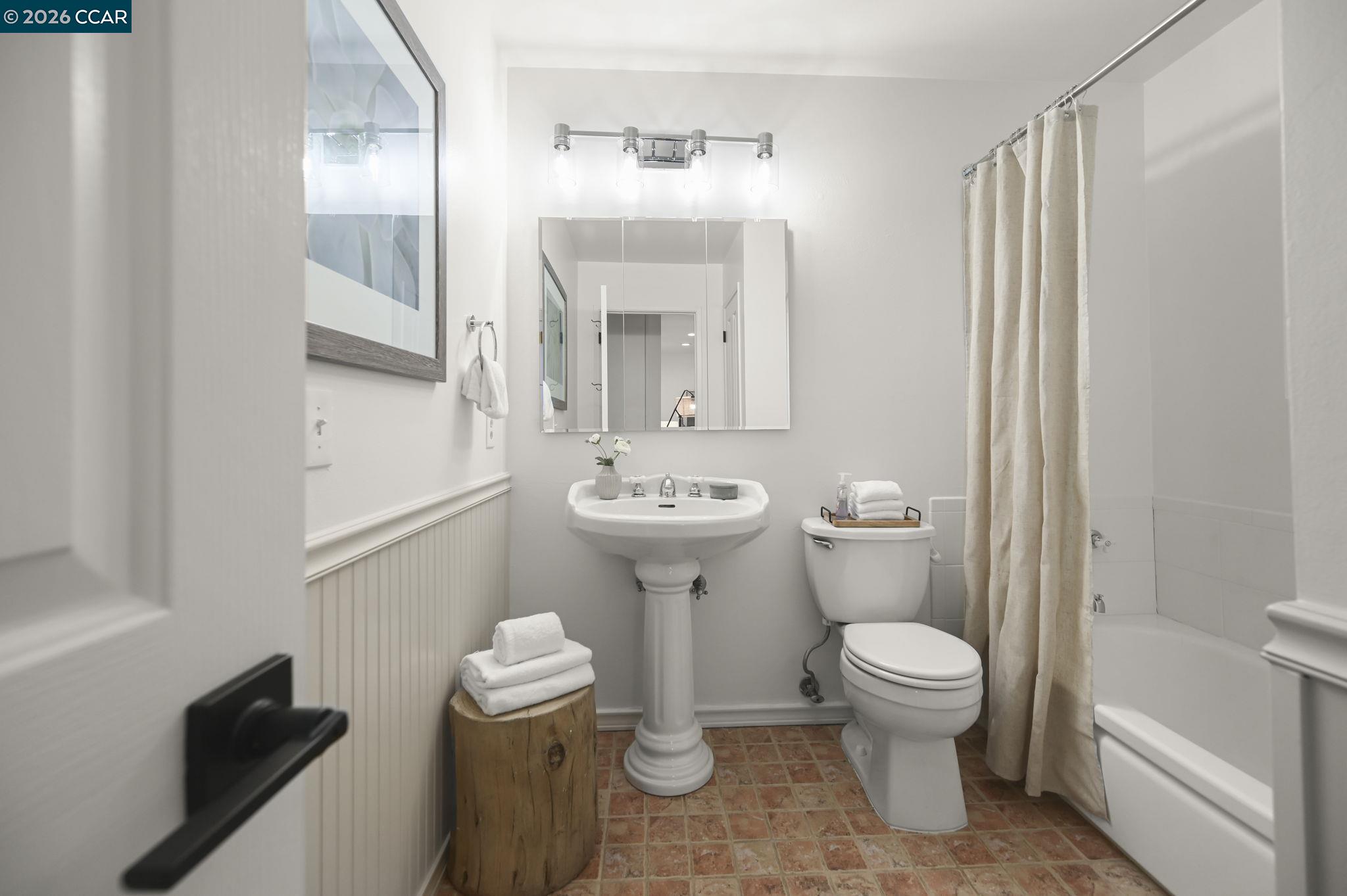 118 Neptune Place San Ramon, CA 94583 - Photo 19 of 36 a bathroom with a sink a toilet and mirror
