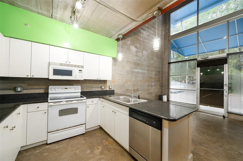 2515 Southwest 35th Place, Unit 103 Gainesville, FL 32608 - Photo 8 of 28