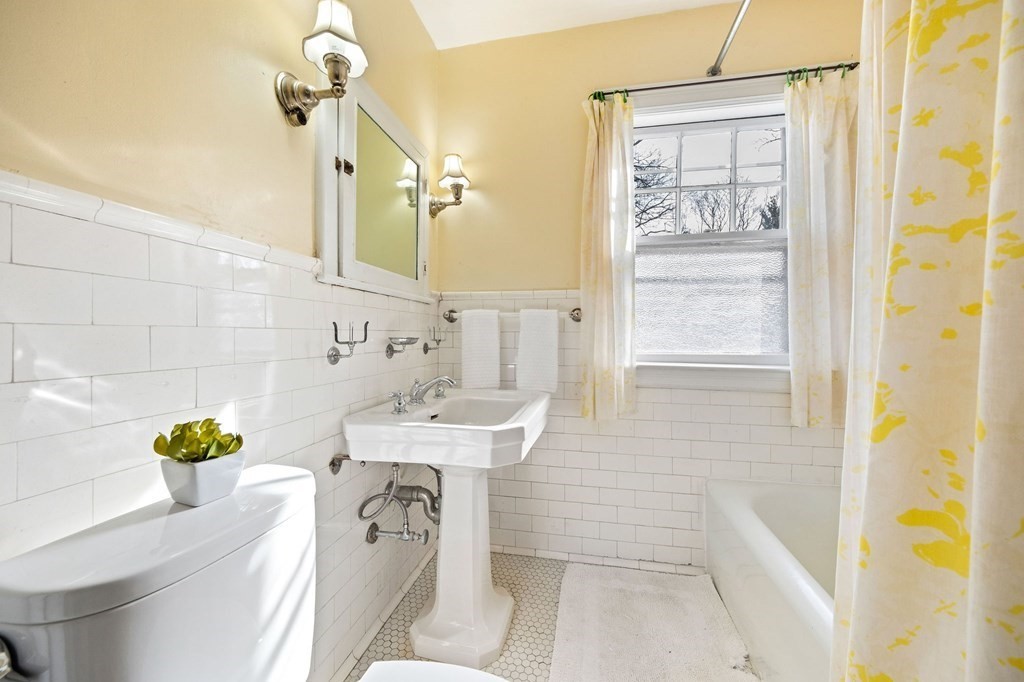 8 Lakewood Road Newton, MA 02461 - Photo 30 of 38 Gallery Image 30