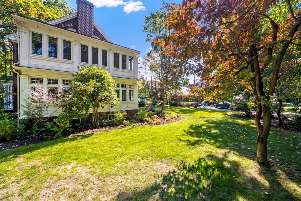 8 Lakewood Road Newton, MA 02461 - Photo 7 of 38 Gallery Image 7
