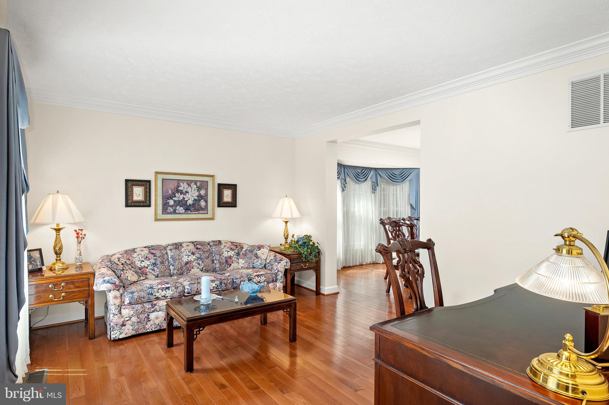 9304 Kings Grant Road Laurel, MD 20723 - Photo 5 of 32 Living Room