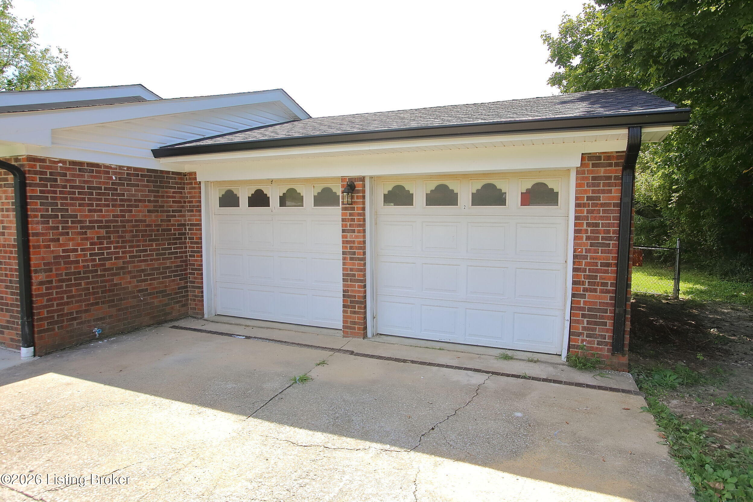 4489 Shepherdsville Road Elizabethtown, KY 42701 - Photo 4 of 51 Garage