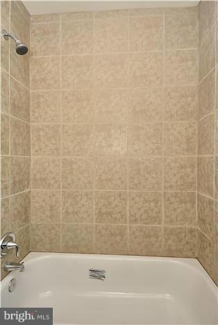 1645 Shadyside Road Baltimore, MD 21218 - Photo 14 of 28 Bath upper level
