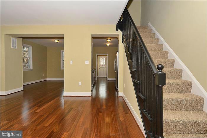 1645 Shadyside Road Baltimore, MD 21218 - Photo 4 of 28 Living Room/Dining Room View