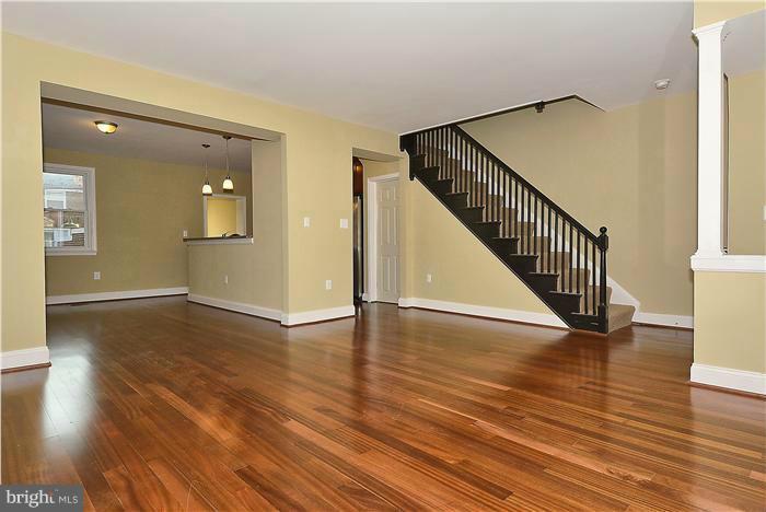 1645 Shadyside Road Baltimore, MD 21218 - Photo 5 of 28 Living Room
