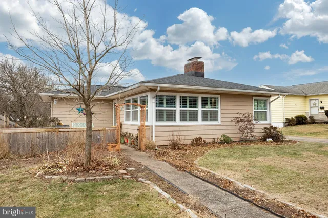 $350,000 | 652 Woodland Drive, Pottstown, PA 19464