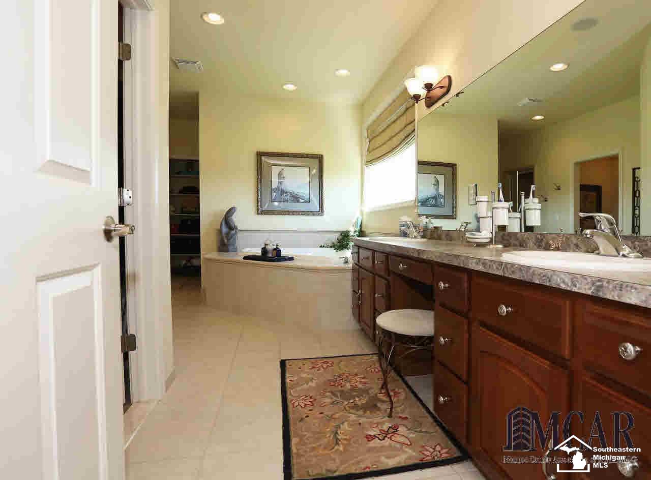 527 Ridge Point Drive Dundee, MI 48131 - Photo 19 of 38 Gallery Image 19