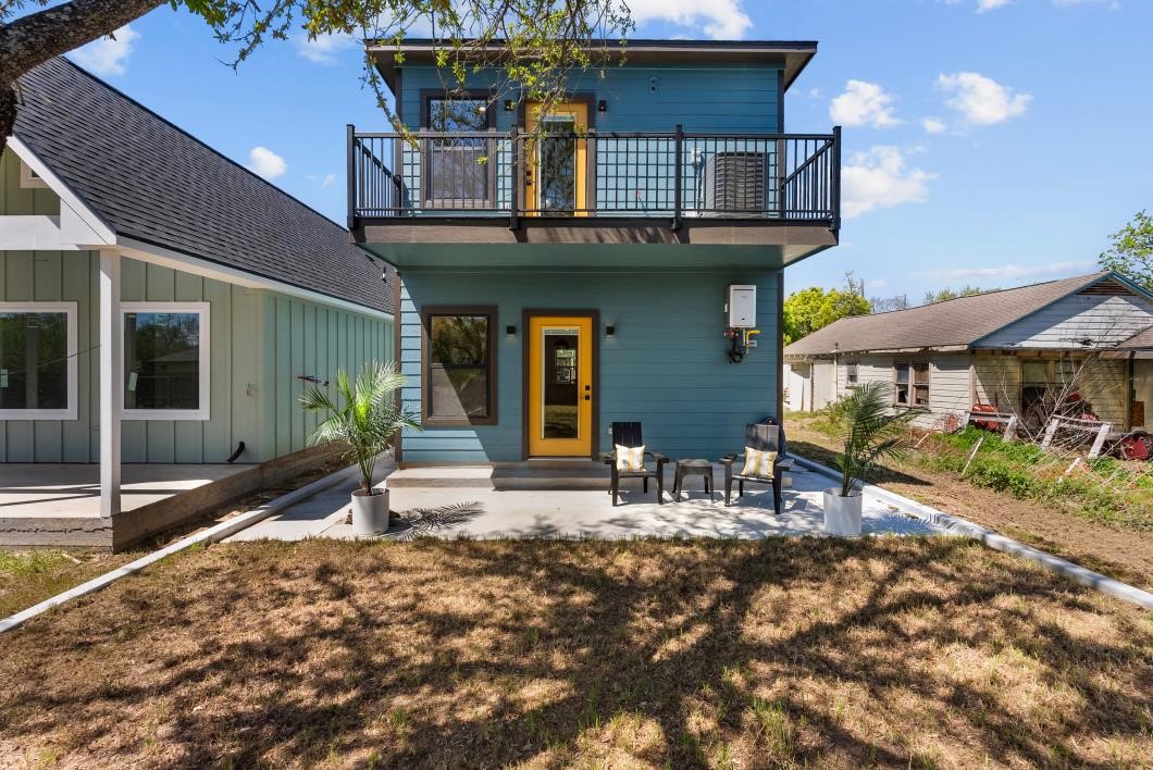 125 4th Street San Leon, TX 77539 - Photo 2 of 41
