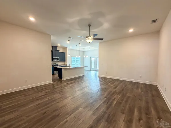 $2,325 | 5738 Dunridge Drive, Pace, FL 32571